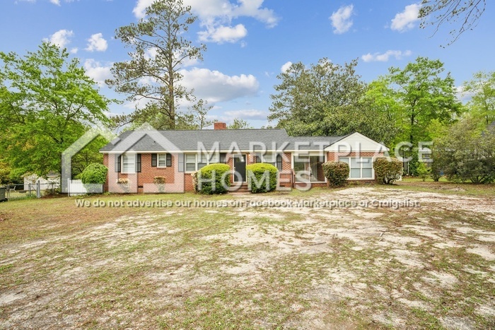 2001 Forest Dr in Camden, SC - Building Photo
