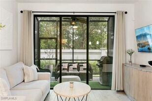 7622 Rockefeller Dr in Naples, FL - Building Photo