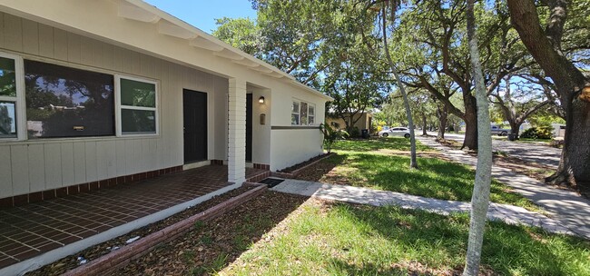 property at 321 S 26th Ave