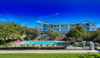 Saddle Ridge in San Antonio, TX - Building Photo