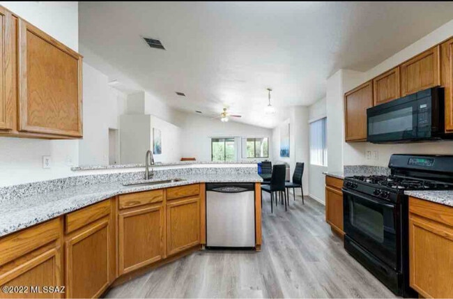 667 S Painted River Way in Vail, AZ - Building Photo - Building Photo