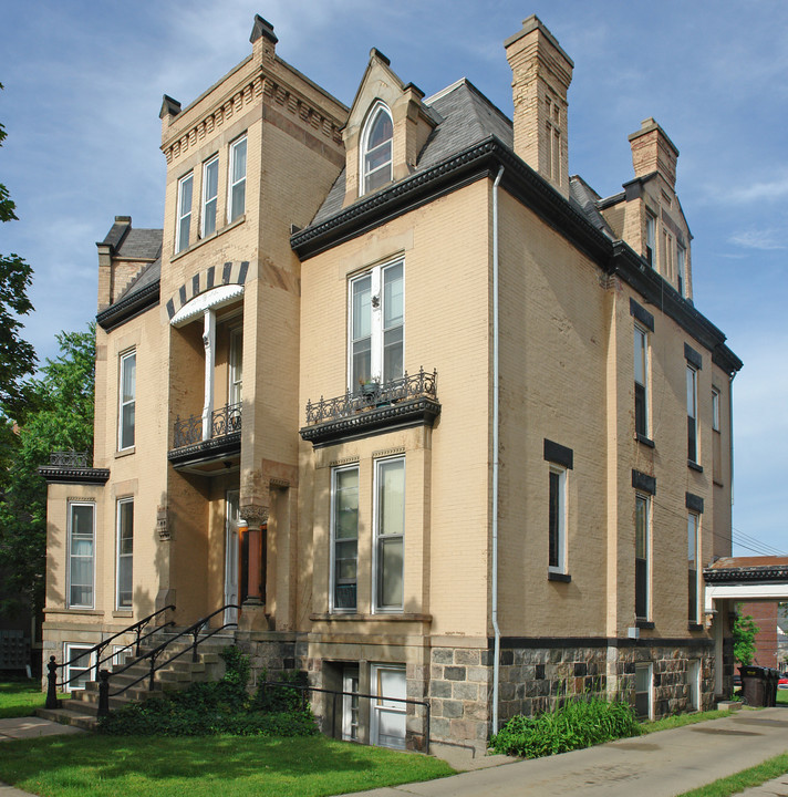 25 Lafayette Ave in Grand Rapids, MI - Building Photo