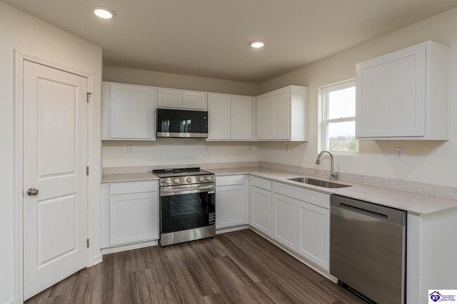 557 Pinehurst Dr in Vine Grove, KY - Building Photo - Building Photo