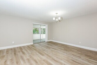 10706 Windsor Pl in Orlando, FL - Building Photo - Building Photo