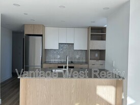 1488 Bertram St in Kelowna, BC - Building Photo