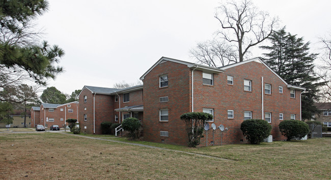 Raylaine Manor Apartments in Portsmouth, VA - Building Photo - Building Photo