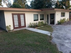 926 30th St NW in Winter Haven, FL - Building Photo