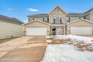 12 Anna Dr in Hanover, PA - Building Photo