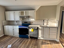 413 Robinwood Rd in Waterbury, CT - Building Photo