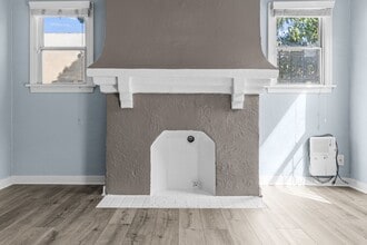 1115 E Broadway in Long Beach, CA - Foto de edificio - Building Photo