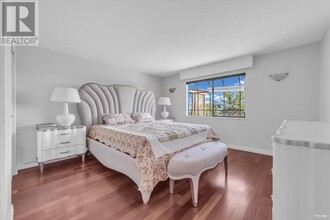 1418 Bramwell Rd in West Vancouver, BC - Building Photo - Building Photo
