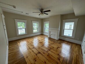 17 Whitman Ave, Unit 2E in Whitman, MA - Building Photo - Building Photo