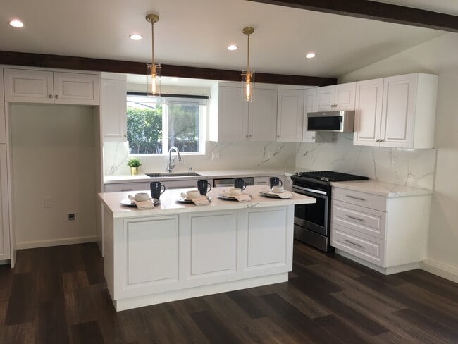 10022 Kester Ave, Unit #2 in Los Angeles, CA - Building Photo - Building Photo