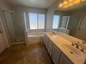 416 Opal Dr in Henderson, NV - Building Photo - Building Photo