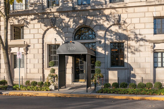 2450 N Lakeview Ave in Chicago, IL - Foto de edificio - Building Photo