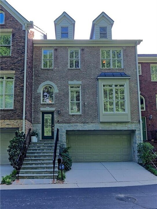 5569 Julian Pl in Atlanta, GA - Building Photo