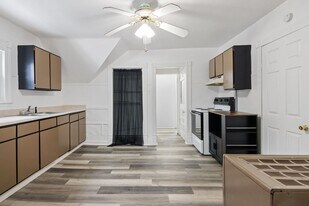 218 E River St in Cadillac, MI - Building Photo