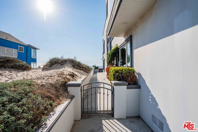 6419 Ocean Front Walk in Los Angeles, CA - Building Photo - Building Photo