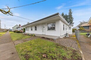 762 SW Levens St in Dallas, OR - Building Photo