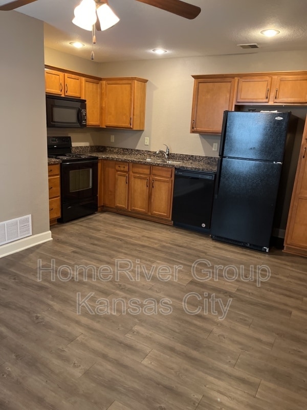 13735 Post Oak Ln in Platte City, MO - Building Photo - Building Photo