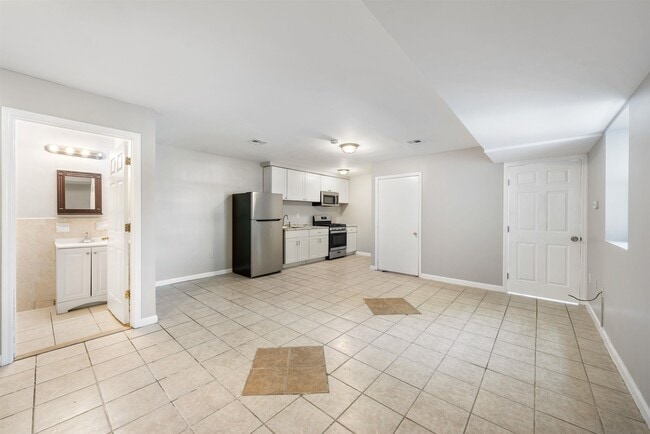 94 Winfield Ave in Jersey City, NJ - Building Photo - Building Photo