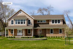 3 Primrose Pl in Shelter Island, NY - Foto de edificio - Building Photo