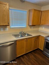 6624 Hunters Creek Blvd in Louisville, KY - Building Photo - Building Photo