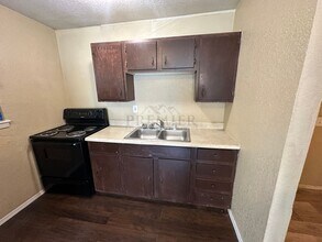 4818 Woodend Ave in Kansas City, KS - Building Photo - Building Photo