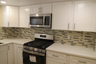 357 E Providencia Ave in Burbank, CA - Building Photo - Building Photo