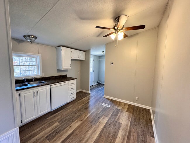 5251 Morgan Creek Rd in Centerville, TN - Foto de edificio - Building Photo