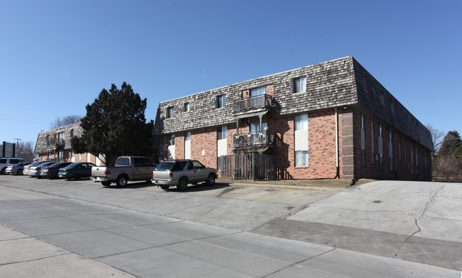 Orleans Square in Omaha, NE - Foto de edificio - Building Photo