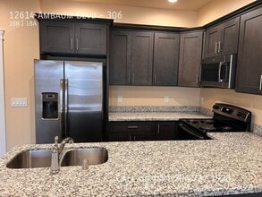 12614 Ambaum Blvd SW in Seattle, WA - Foto de edificio - Building Photo