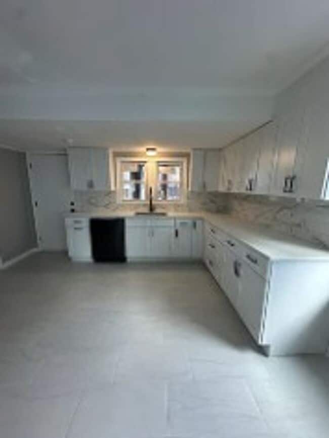 177 Hart St in New Britain, CT - Building Photo - Building Photo