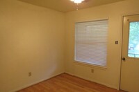 105 Normal Park Dr photo'
