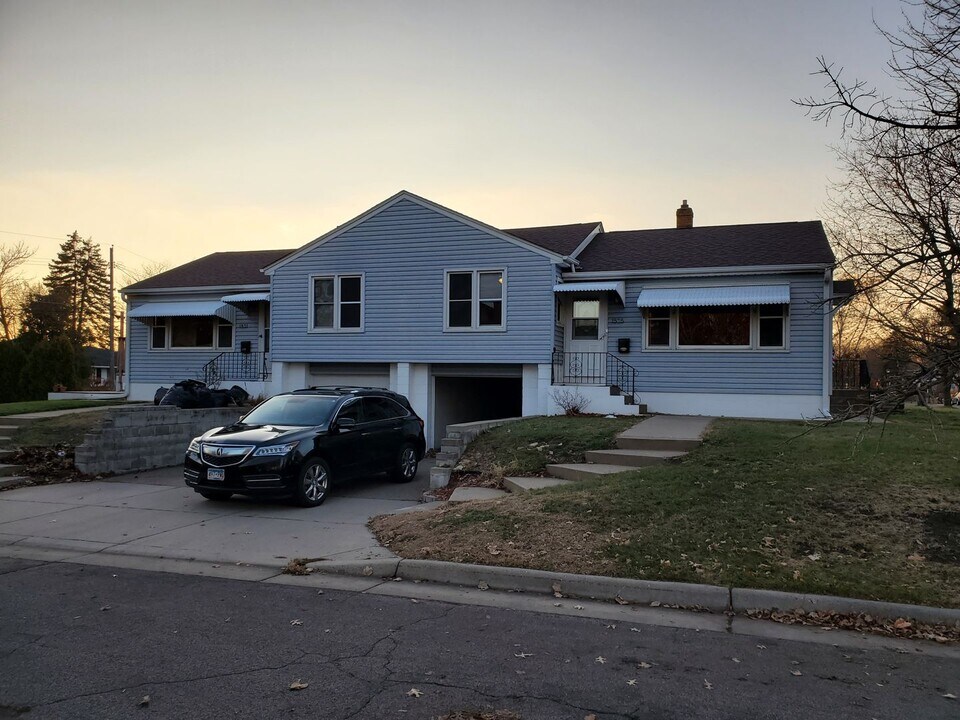 1521-1525 Oxford St N in St. Paul, MN - Building Photo