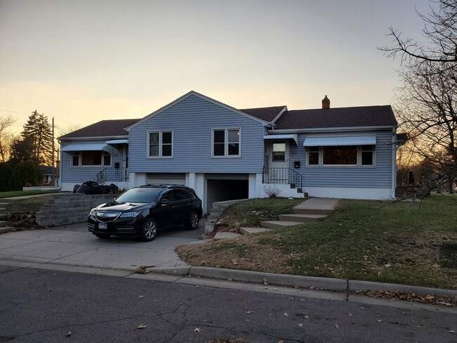 property at 1521-1525 Oxford St N