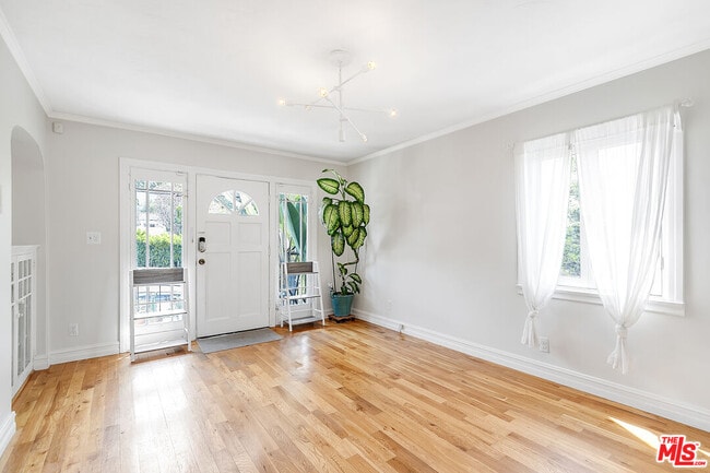 property at 1725 Morton Ave