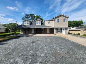 1587 Main St in Wellford, SC - Building Photo