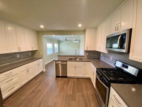 2249 Garnet Ave in San Diego, CA - Building Photo - Building Photo