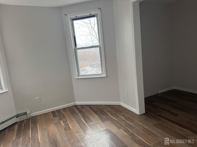 214 Grant St in Perth Amboy, NJ - Building Photo - Building Photo