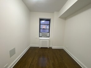 120 E 56th St in New York, NY - Foto de edificio - Building Photo