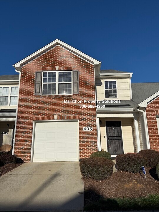 405 Hidden Brook Ln in Greensboro, NC - Building Photo