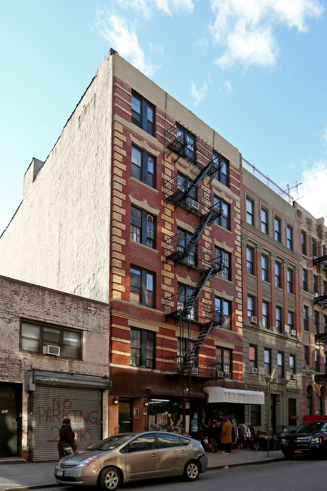 362 W 52nd St in New York, NY - Building Photo - Building Photo