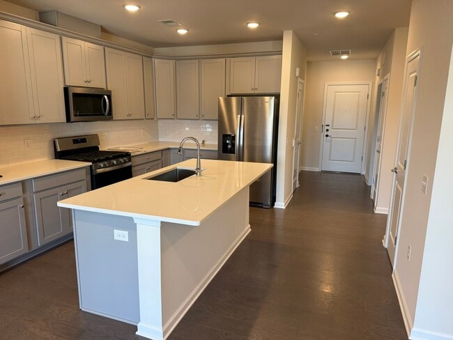 1 Culvert Dr, Unit 409 in West Windsor, NJ - Building Photo - Building Photo