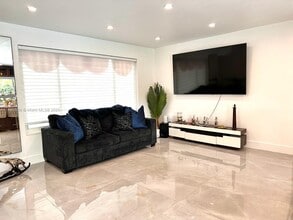11345 SW 109th Ave in Miami, FL - Foto de edificio - Building Photo