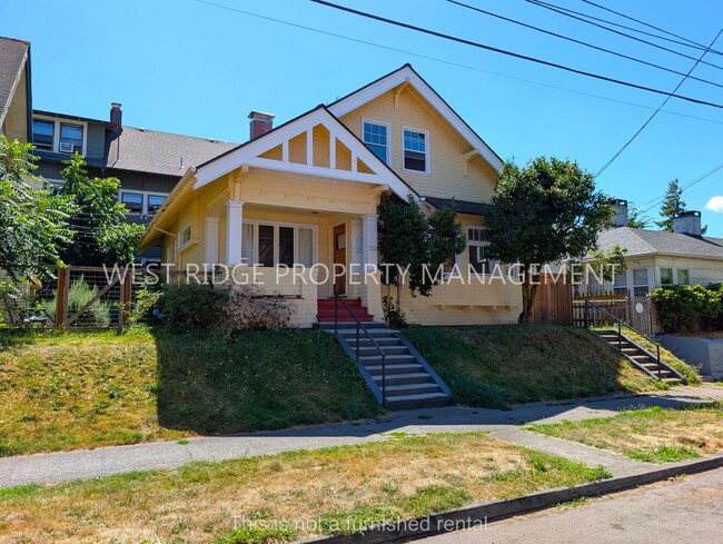 property at 1526 NE Schuyler St
