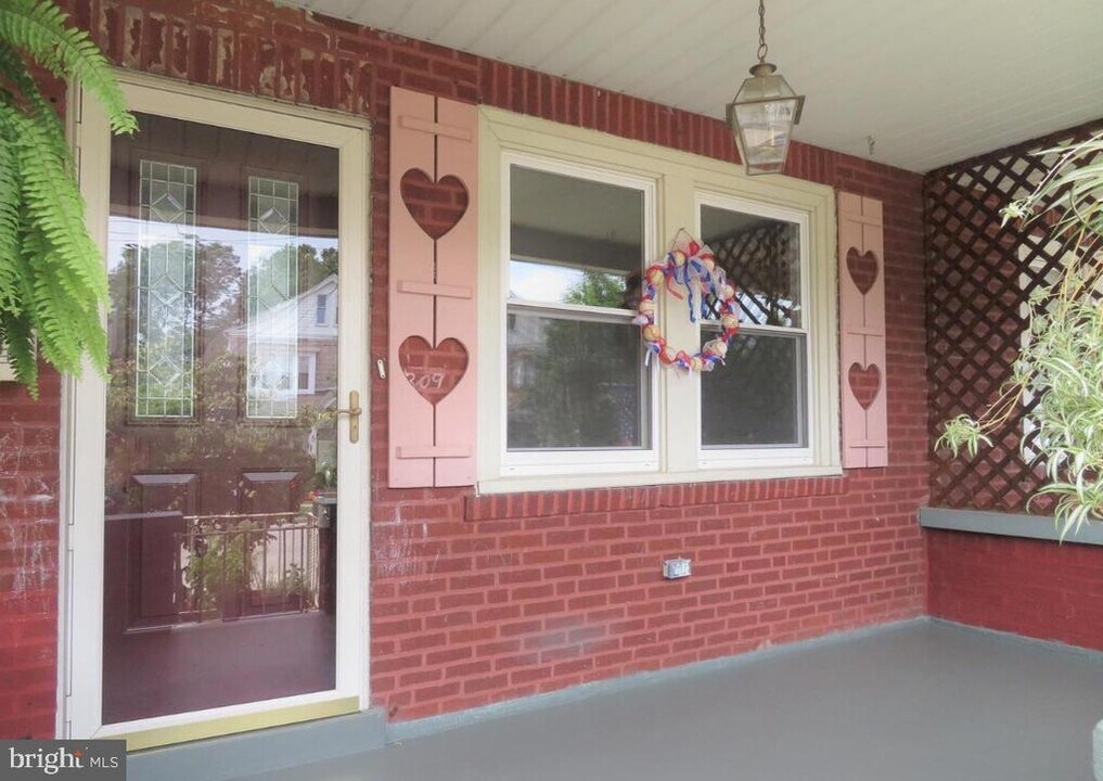 209 W 7th Ave in Conshohocken, PA - Building Photo