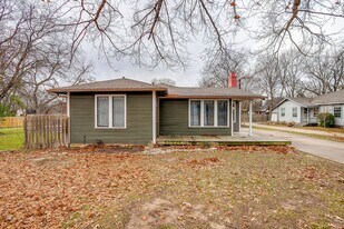 406 Bellevue Dr in Cleburne, TX - Building Photo