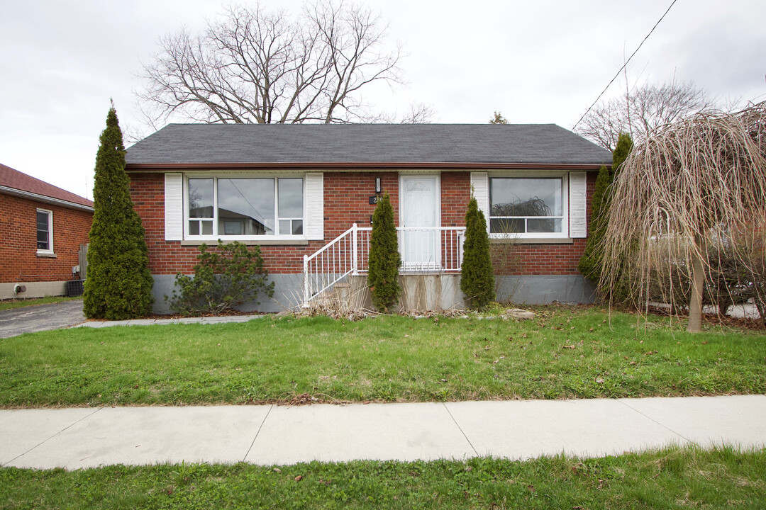 280 Highland Ave in Oshawa, ON - Building Photo