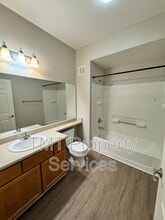 5201 Laguna Oaks Dr in Elk Grove, CA - Building Photo - Building Photo